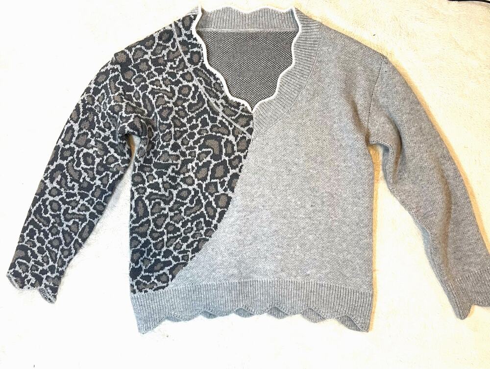 Gray Colorblock Leopard Print Knit Sweater Scalloped Hem Size Medium